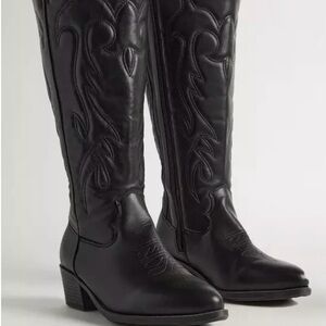 Torrid boots size 9 new with tags never been worn.